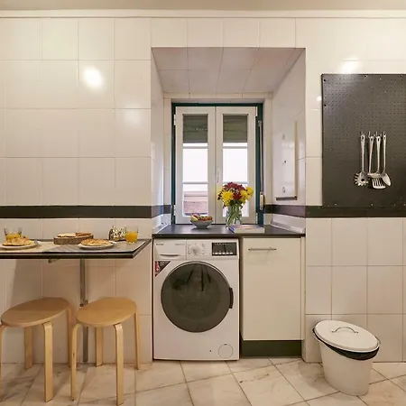 Charming In Alfama Лиссабон