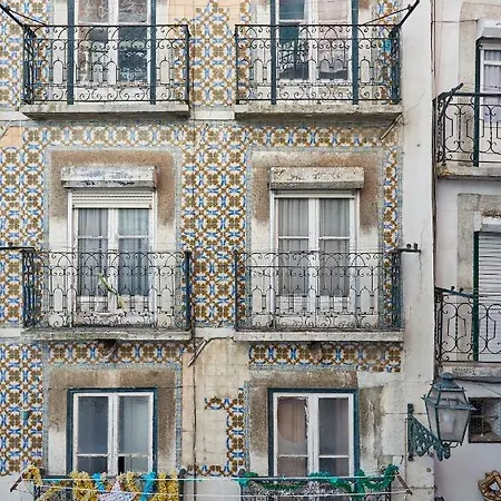 Charming In Alfama *